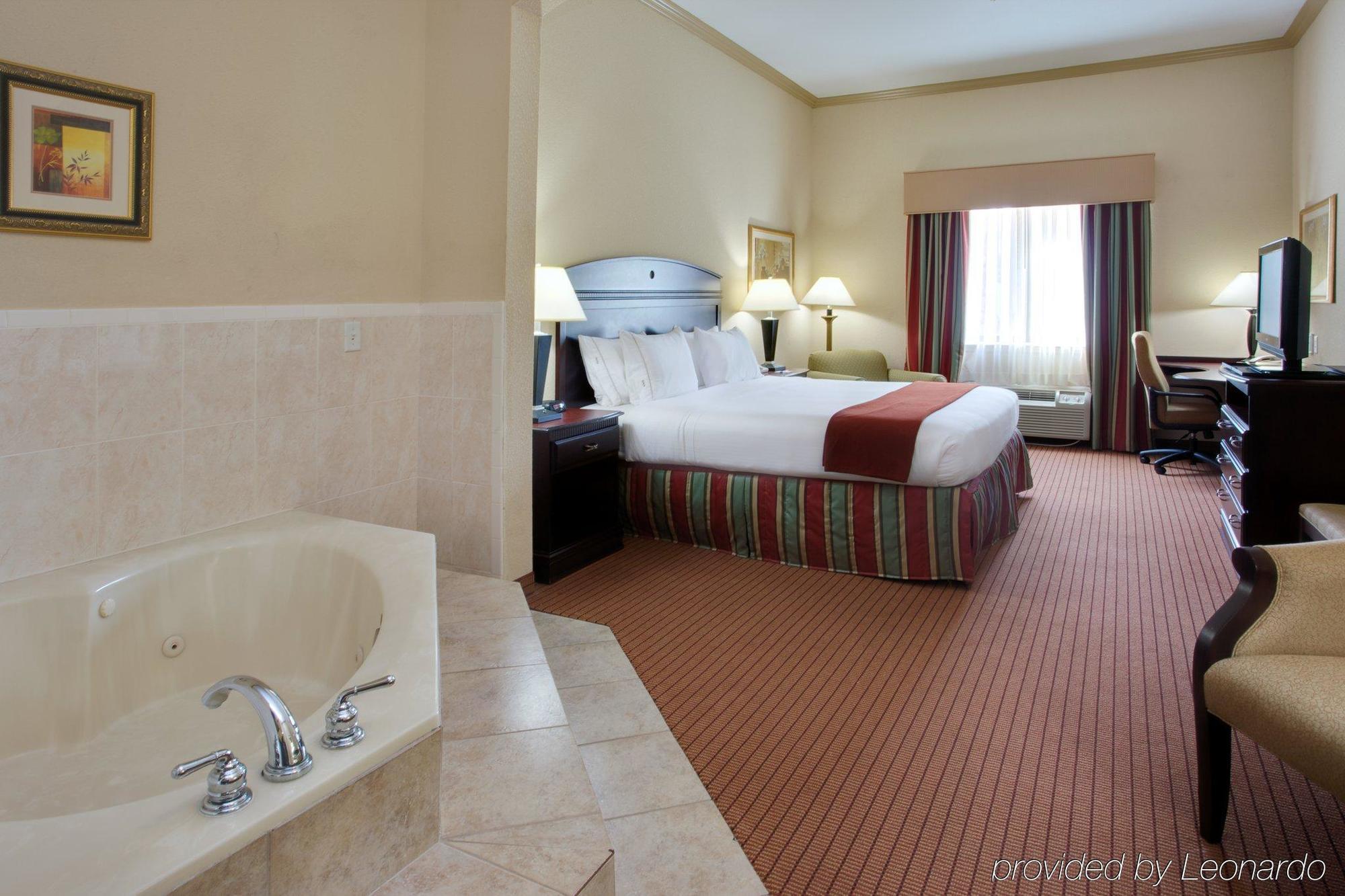Holiday Inn Express & Suites Wharton By Ihg Pokoj fotografie